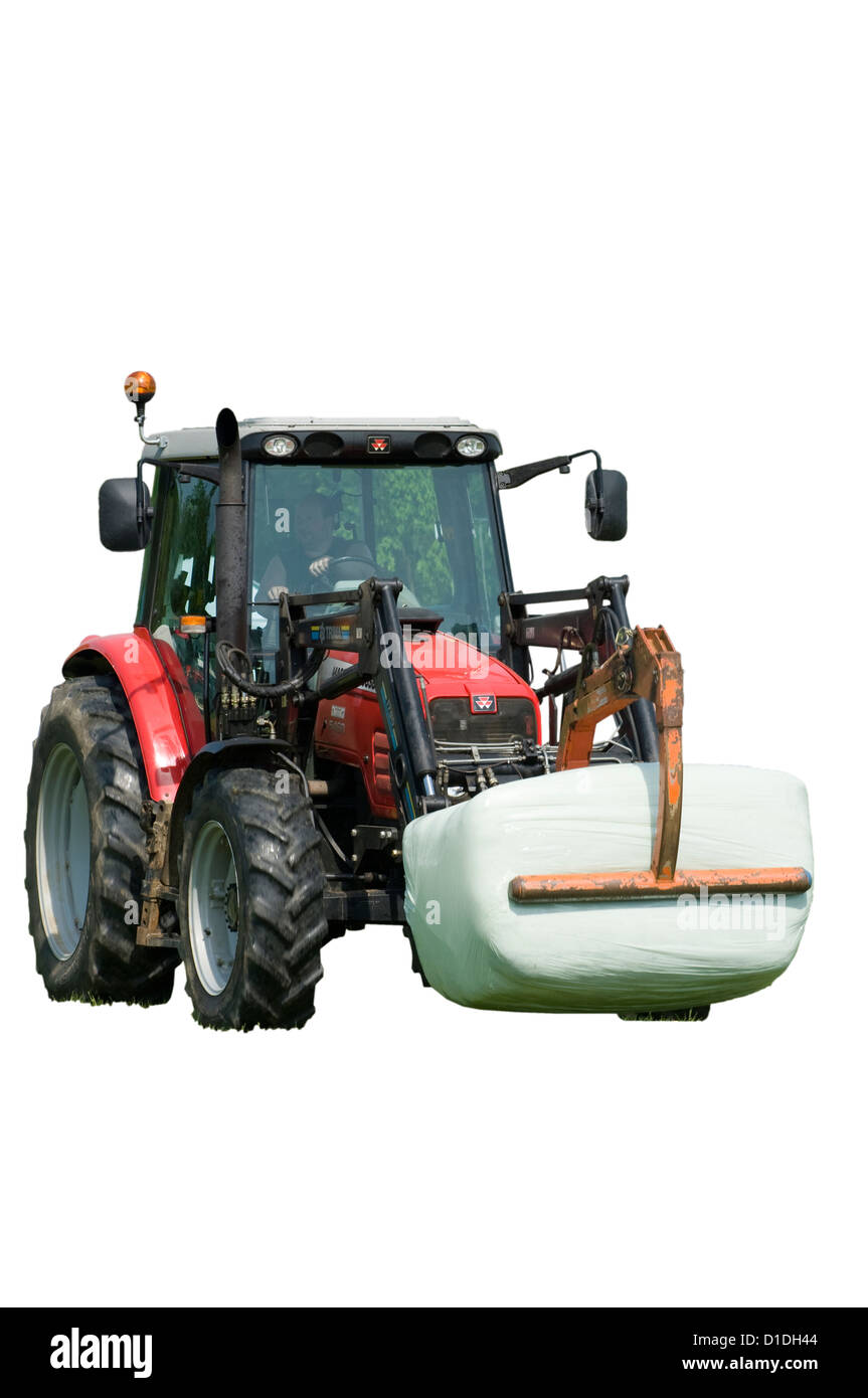 Massey Ferguson 5460 Traktor mit einem Strohballen Stockfoto