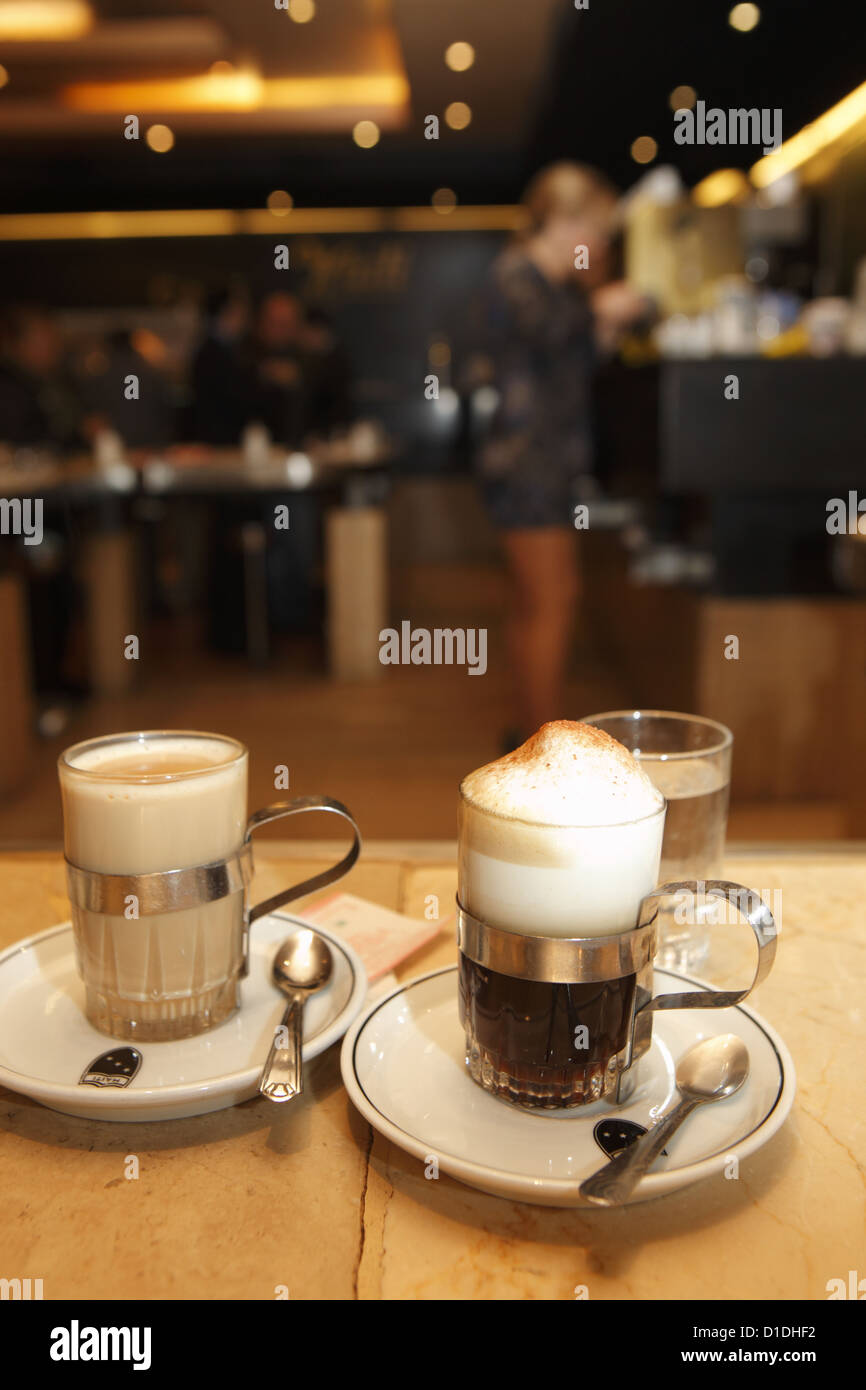 Kaffee serviert auf Haiti Café Con Piernas (Café mit Beinen) in Santiago, Chile, Südamerika Stockfoto