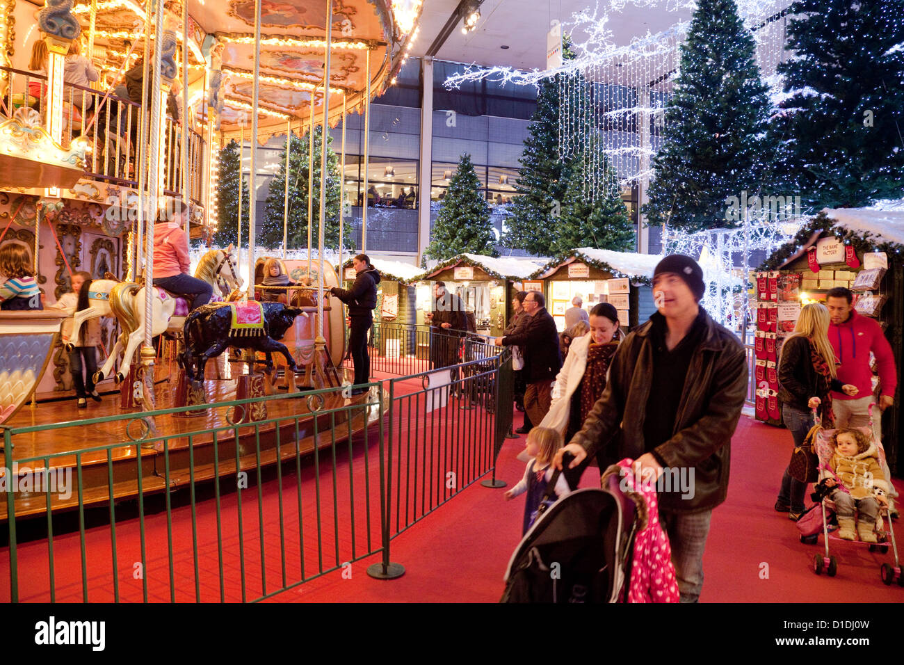 Menschen Sie, Weihnachts-shopping im Zentrum MK, Milton Keynes, Buckinghamshire UK Stockfoto