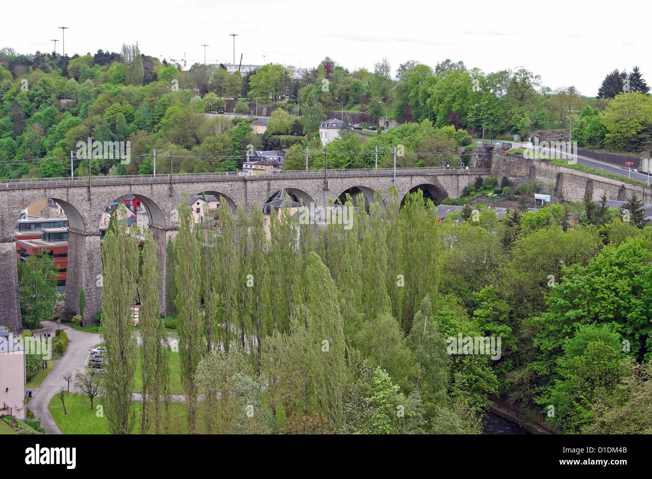 Blick auf die zum UNESCO-Weltkulturerbe gehörende Altstadt von Luxemburg, von den Casemates du Bock Stockfoto