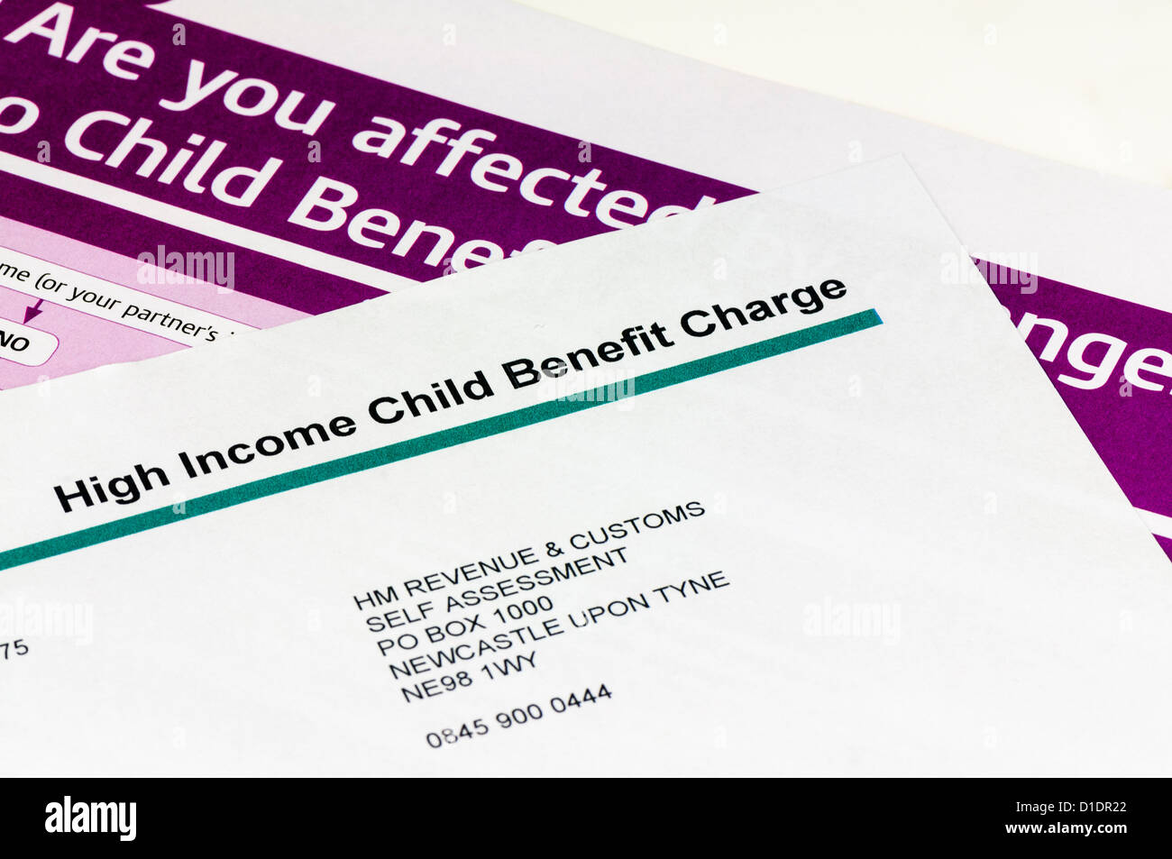 Brief von HMRC zu hohen Einkommen, die Warnung über die Reduzierung des Kindergeldes für alle Einkommen über £50.000 Stockfoto