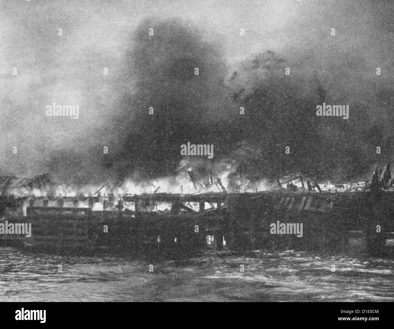 Feuer wütet am Black Tom Island, schwarz Tom Explosion, 30. Juli 1916, Jersey City, NJ, USA Stockfoto