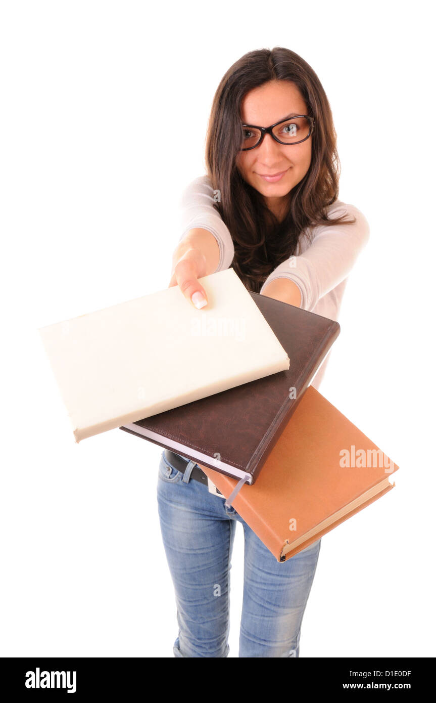 Clevere junge Frau in Gläsern mit Büchern isoliert auf weißem Hintergrund Stockfoto