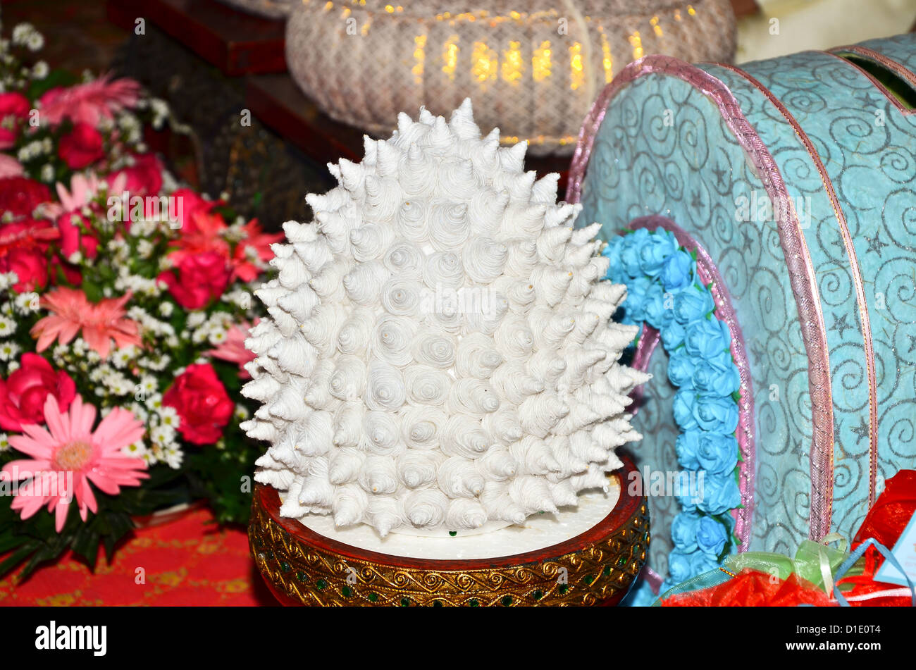 Fädeln Sie gefesselten Handgelenke. Stockfoto