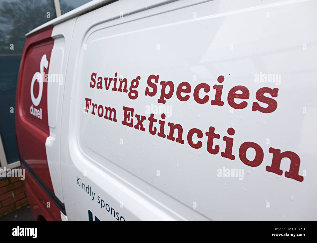 Durrell Wildlife Park Logo und Motto auf Seiten des Fahrzeugs, Speichern von Arten vom Aussterben bedroht, Jersey, Kanalinseln, UK Stockfoto