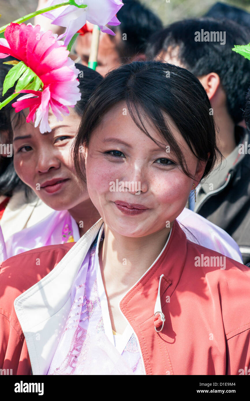 Frauen feiern am 100. Jahrestag der Geburt des Präsidenten Kim Il Sung, 15. April 2012, Pyongyang, Nordkorea Stockfoto