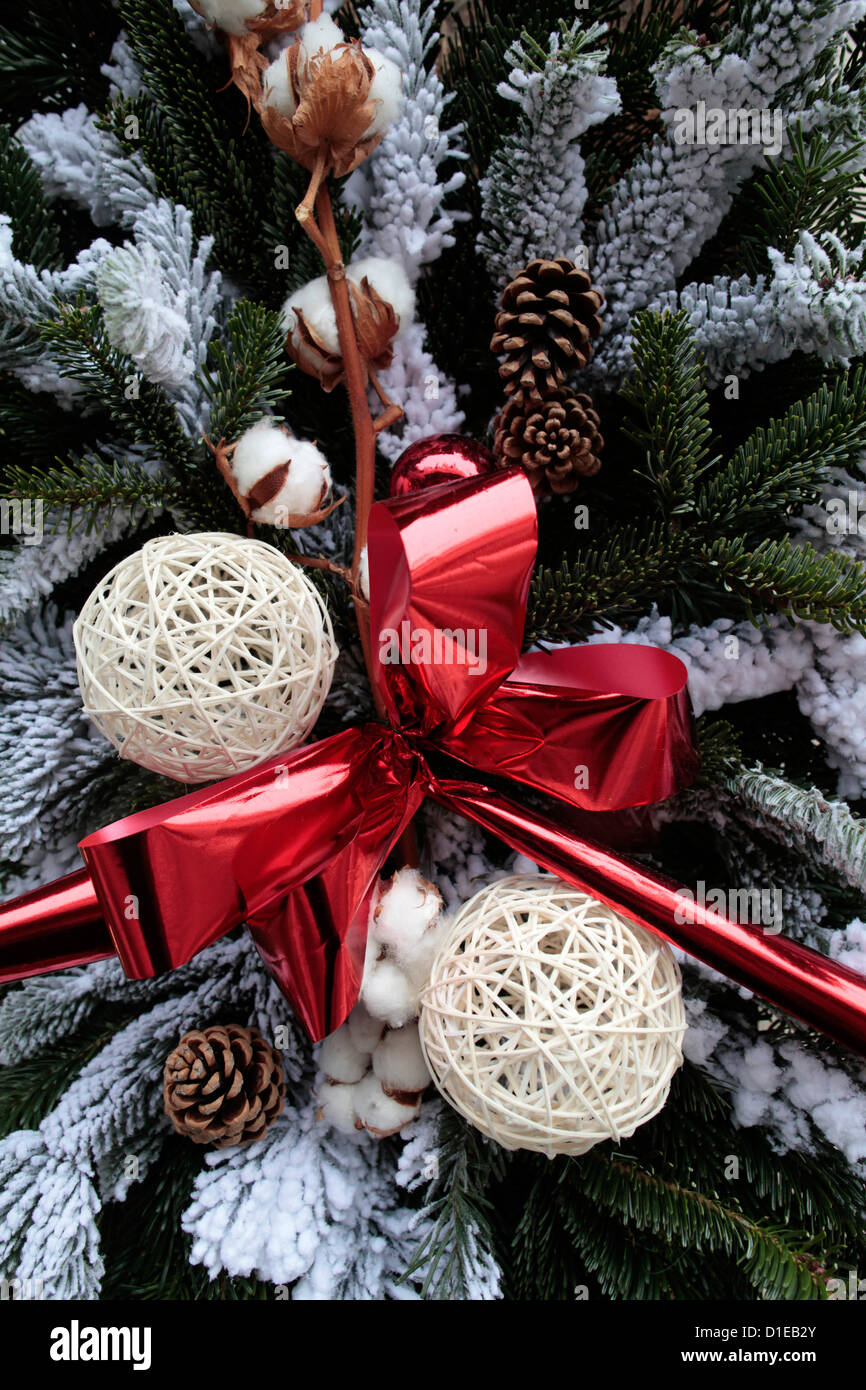 Geschmückter Weihnachtsbaum, Haute Savoie, Frankreich Stockfoto