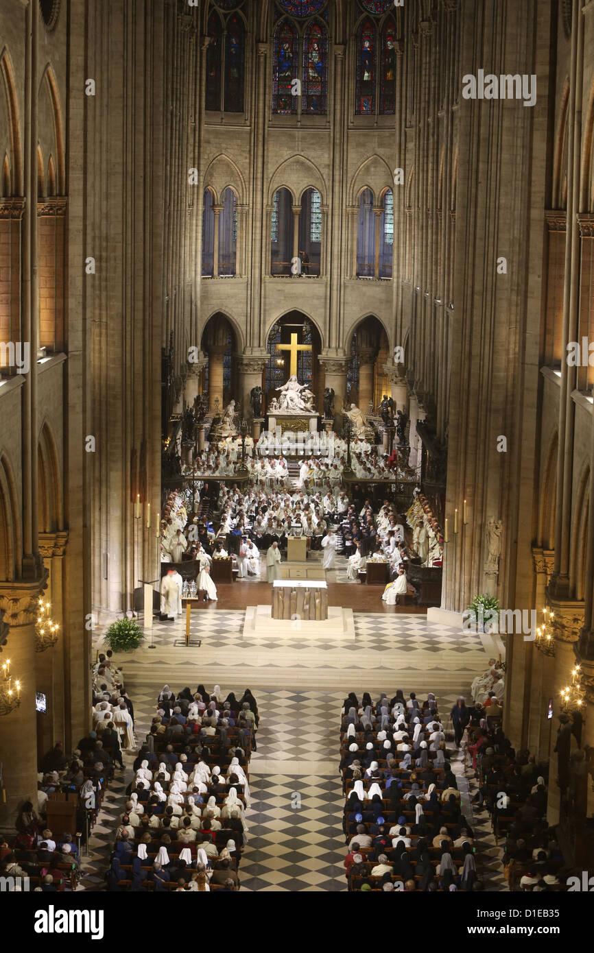 Chrisam Masse (Ostern Mittwoch) in der Kathedrale Notre Dame, Paris, Frankreich, Europa Stockfoto