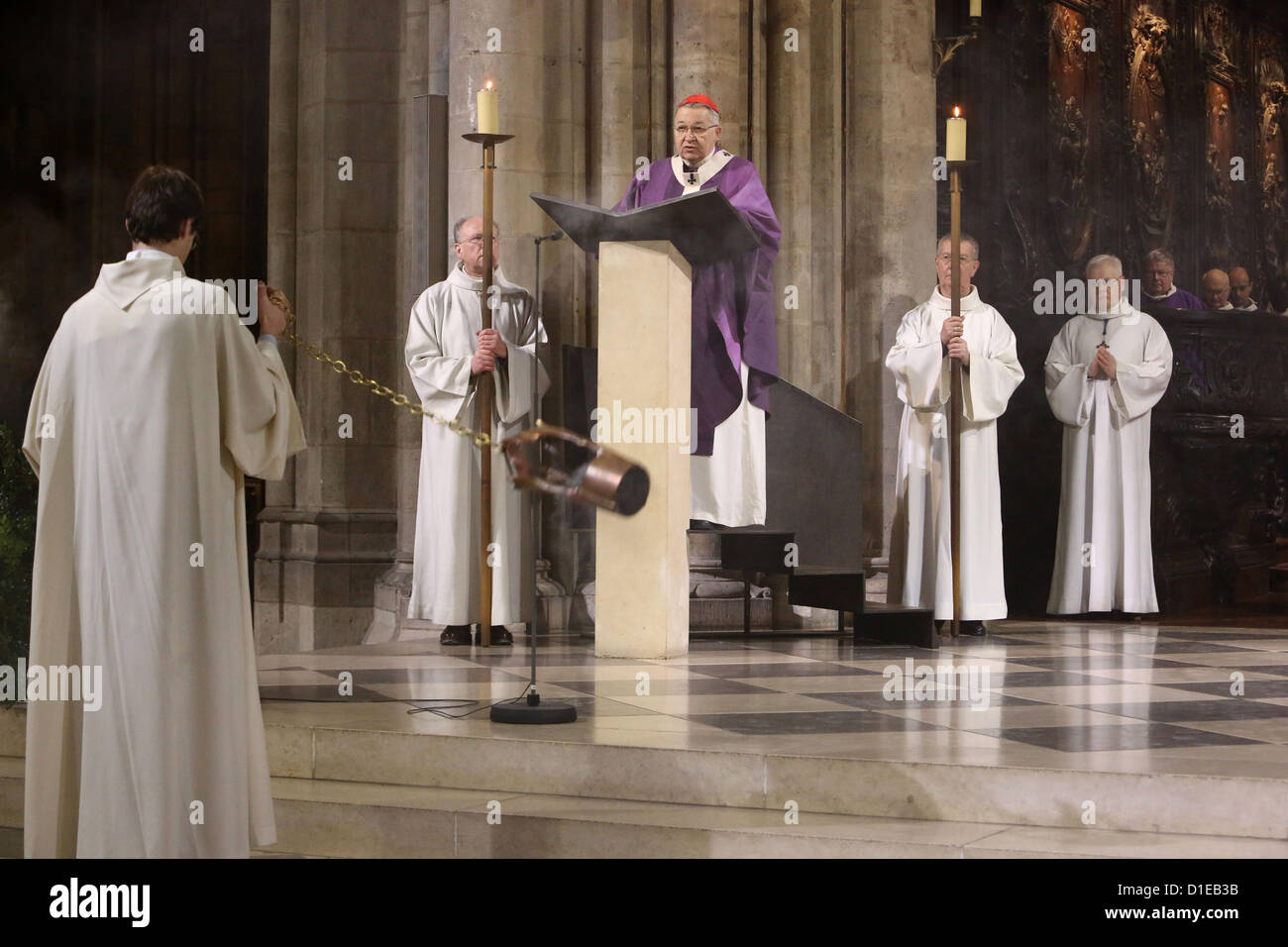 Paris-Erzbischof André Vingt-Trois sagen Messe in der Kathedrale Notre Dame, Paris, Frankreich, Europa Stockfoto