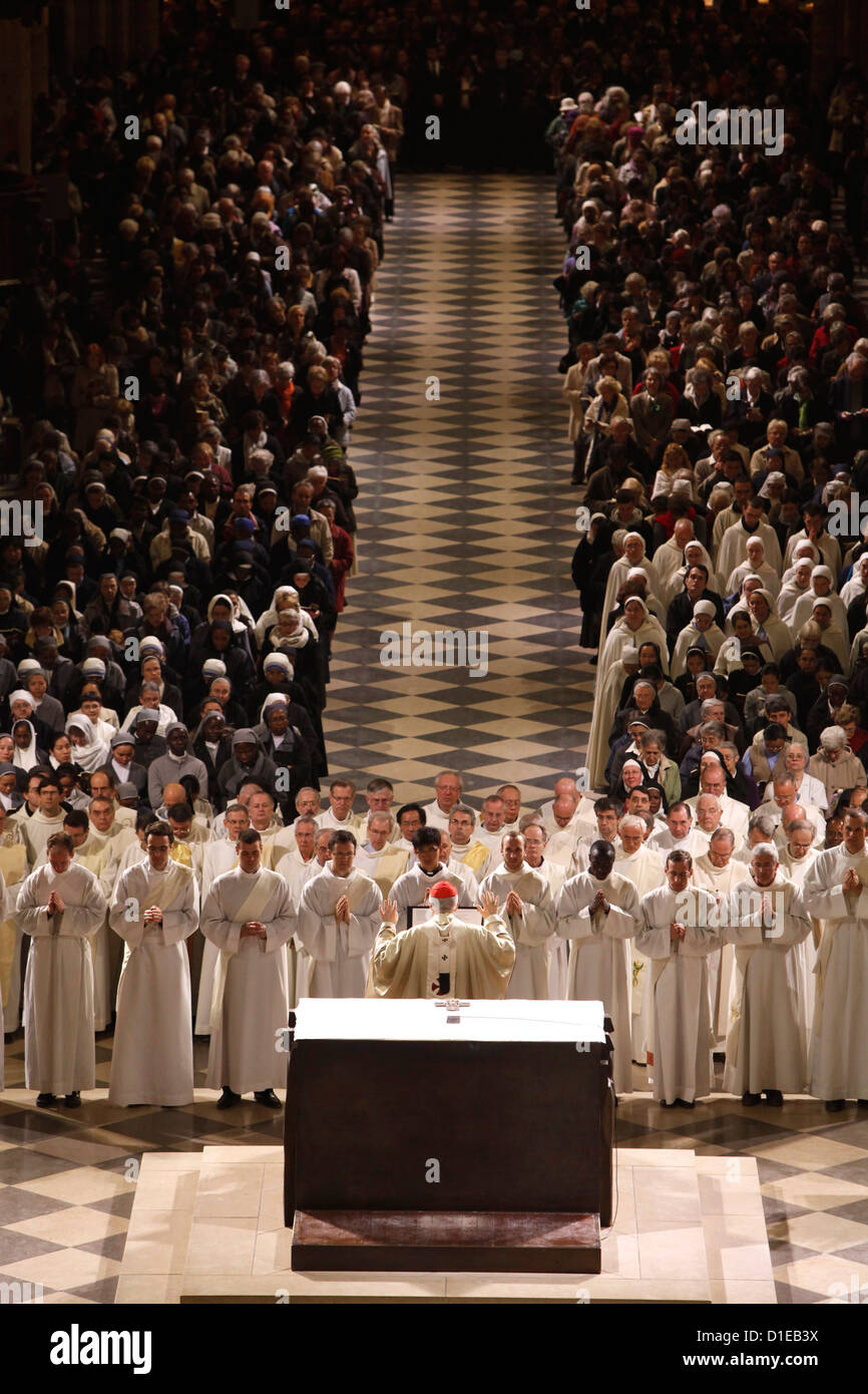 Oster Woche Celebration (Chrisam-Messe) in der Kathedrale Notre Dame, Paris, Frankreich, Europa Stockfoto