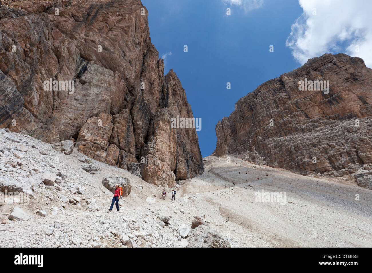 Wandern auf dem Höhenweg 2 in den Dolomiten, Provinz Bozen, Trentino-Alto Adige/Südtirol, Italien, Europa Stockfoto