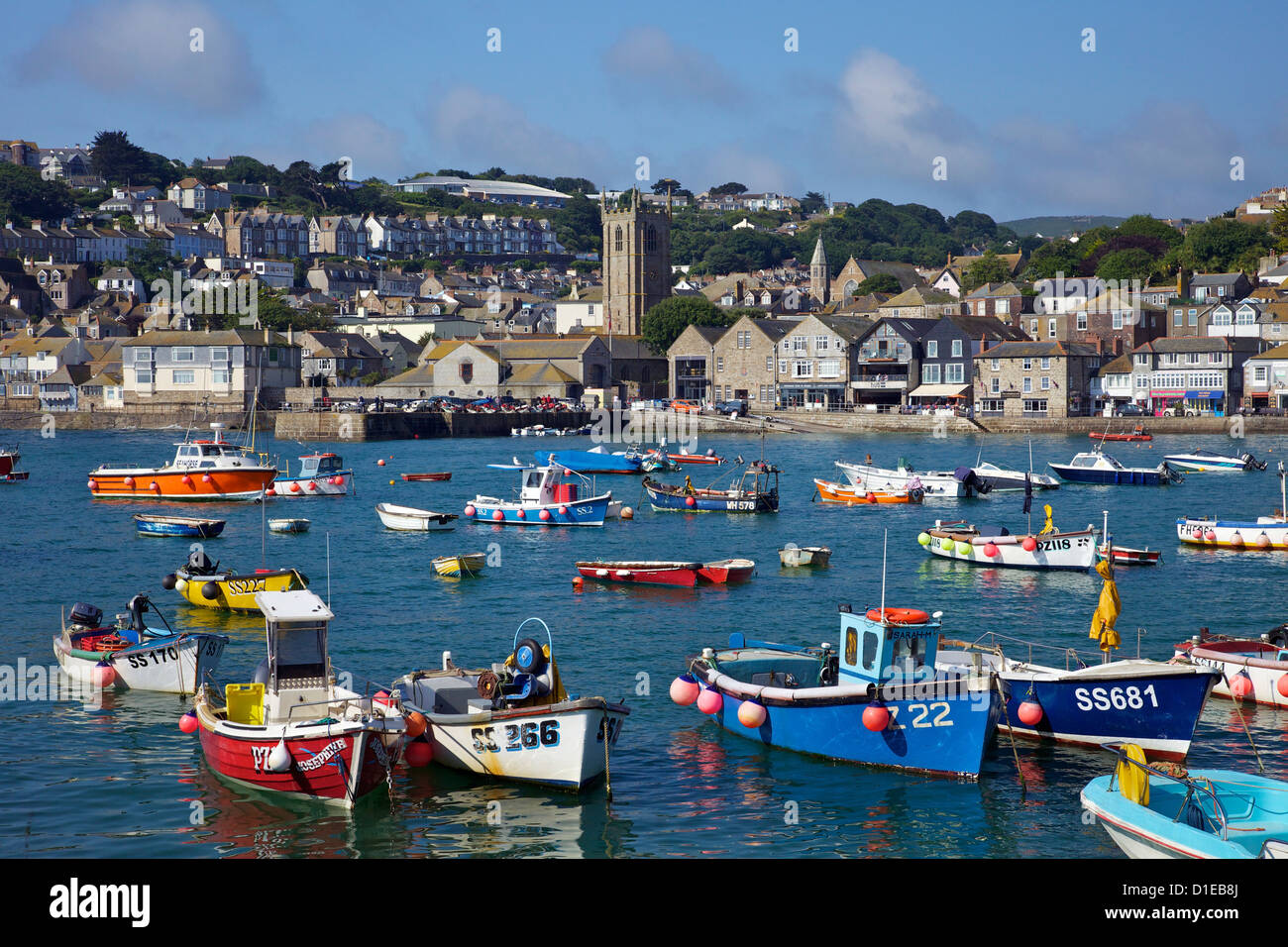 Sommersonne auf Booten im alten Hafen, St. Ives, Cornwall, England, Vereinigtes Königreich, Europa Stockfoto