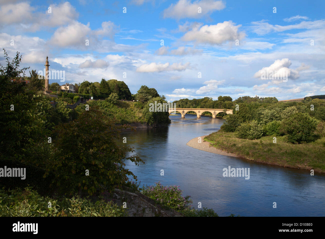 Marjoribanks Denkmal und Brücke über den Fluss Tweed in Coldstream, Scottish Borders, Schottland, Vereinigtes Königreich, Europa Stockfoto