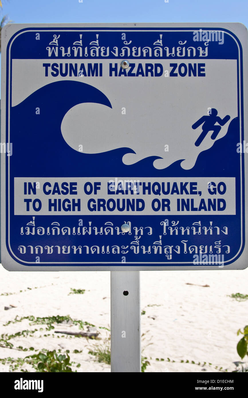 TsunamiWarnung Zeichen, Insel Ko Phi Phi, Phuket, Thailand Stockfotografie Alamy
