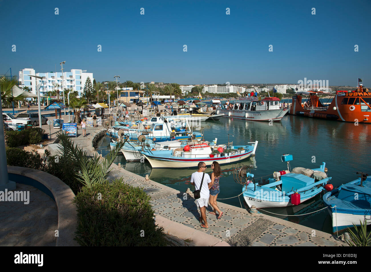 Kleine Fischerboote im Hafen von Agia Napa ein beliebtes Ferienziel greifen südöstlichen Zypern Stockfoto