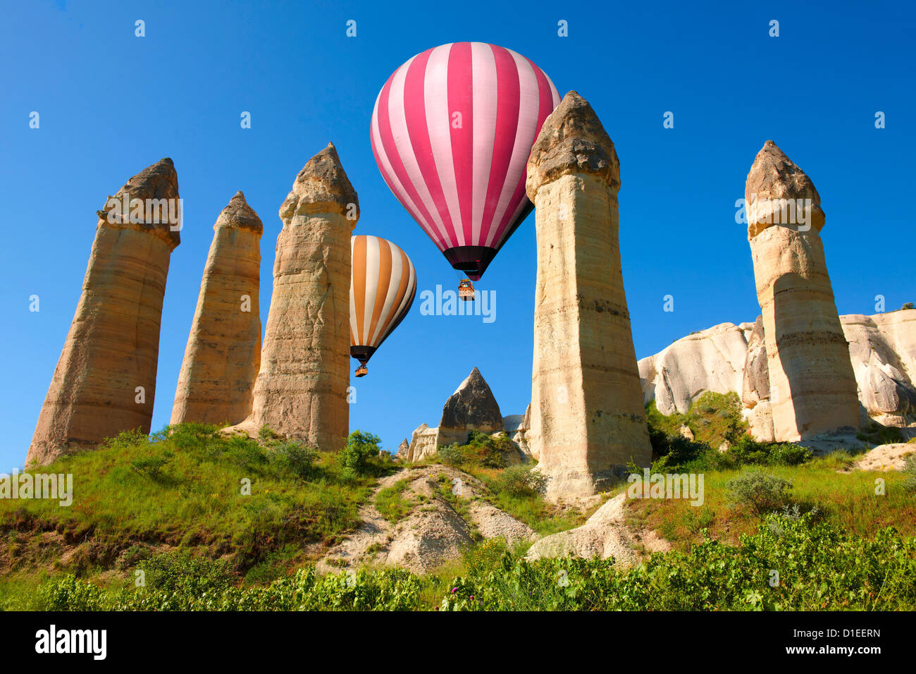 Heißluftballons über das Tal der Liebe, Cappadocia Türkei Stockfoto