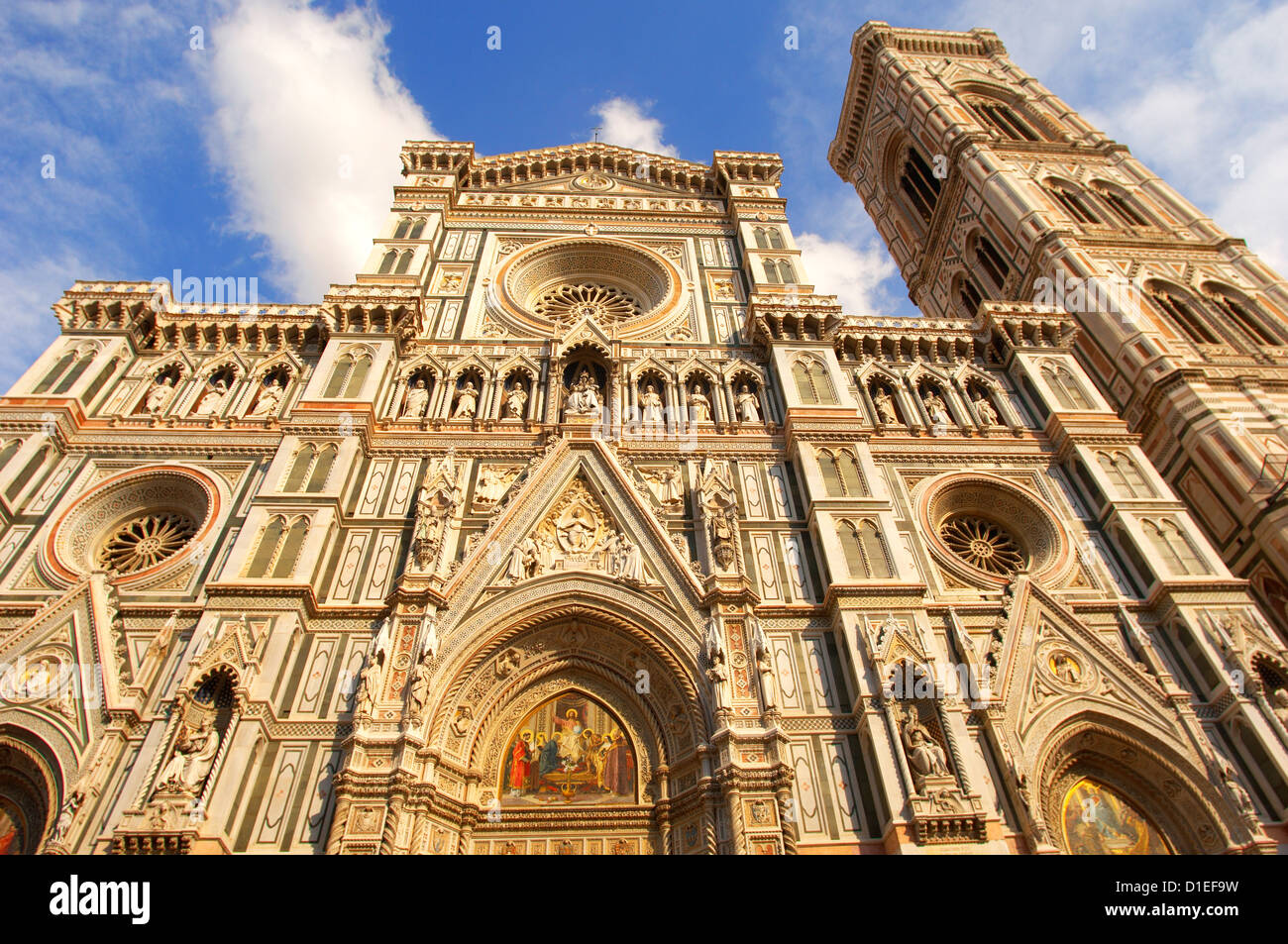 Der Dom Dom - Detail der Fassade und der Glockenturm; Florenz Italien Stockfoto