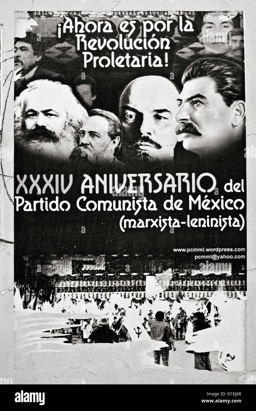 Plakat zur Rallye 34. Jahrestag der mexikanische kommunistische Partei an einer Wand in Oaxaca de Juárez teils eingerissen Stockfoto