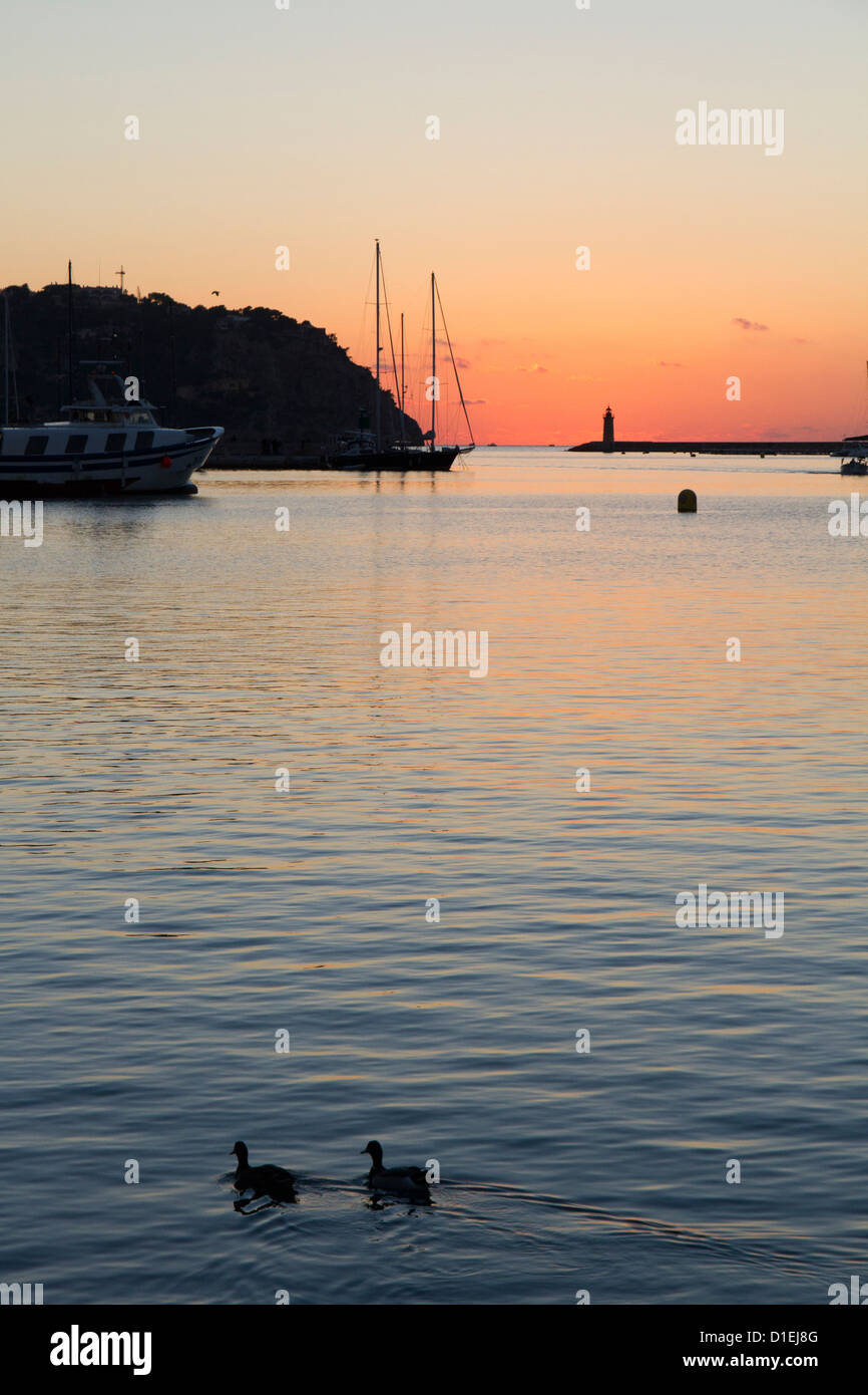 Sonnenuntergang auf dem Meerwasser Port Andratx Mallorca Mallorca Balearic Islands Spanien Mittelmeer Stockfoto