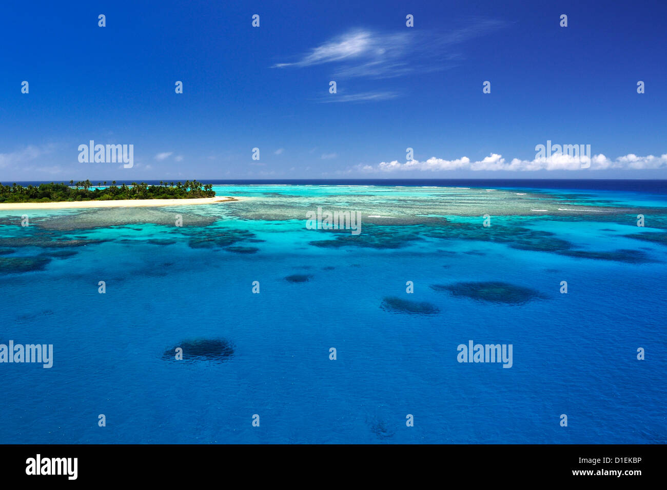 Nukupule Insel und Hakau Lahi Lagune mit umgebenden Korallenriff, Ha'apai Inseln, Tonga Stockfoto