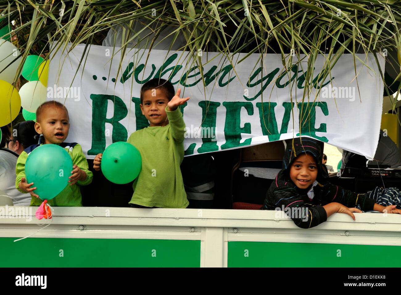 Teilnahme am ersten Morgen des Festivals 2012 Heilala Float Parade Kinder. Nuku ' alofa, Tonga Stockfoto