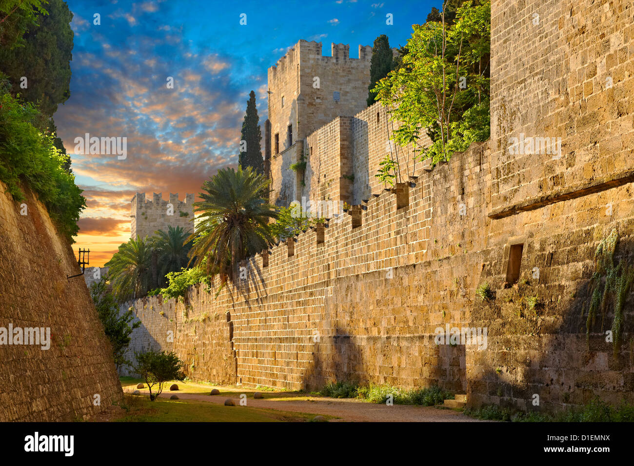 Befestigungen von der 14. Jahrhundert mittelalterliche Palast des Großmeisters der Kinights des Johanniterordens, Rhodos, Griechenland. Der UNESCO Stockfoto