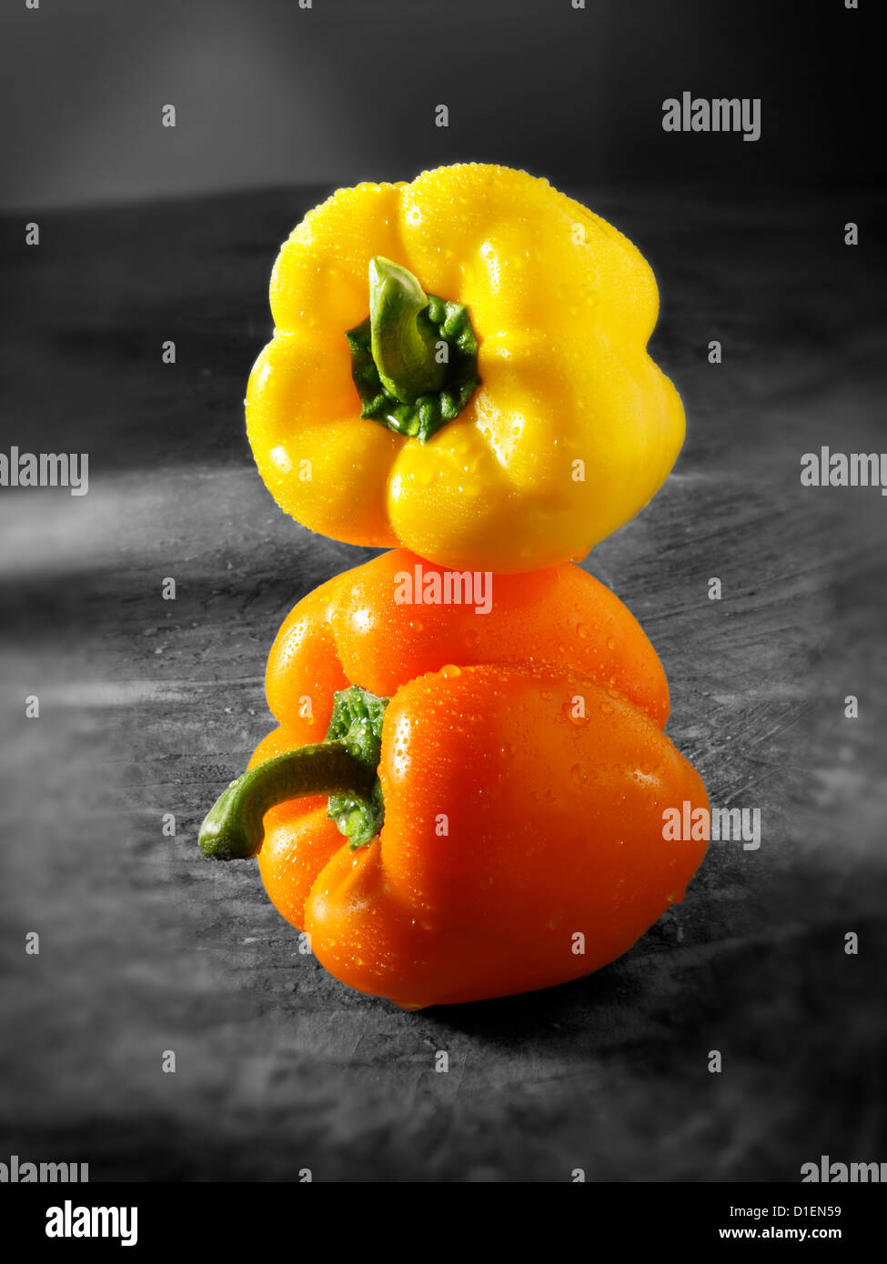 Gelbe & orange frisch Bell peppers, Fotos, Bilder & Bilder Stockfoto