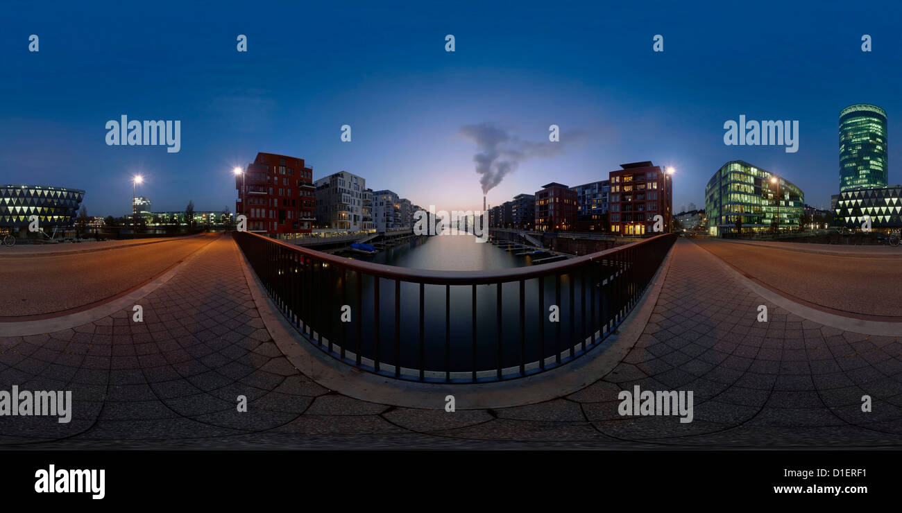 Westhafen zur blauen Stunde, Frankfurt Am Main, Deutschland Stockfoto