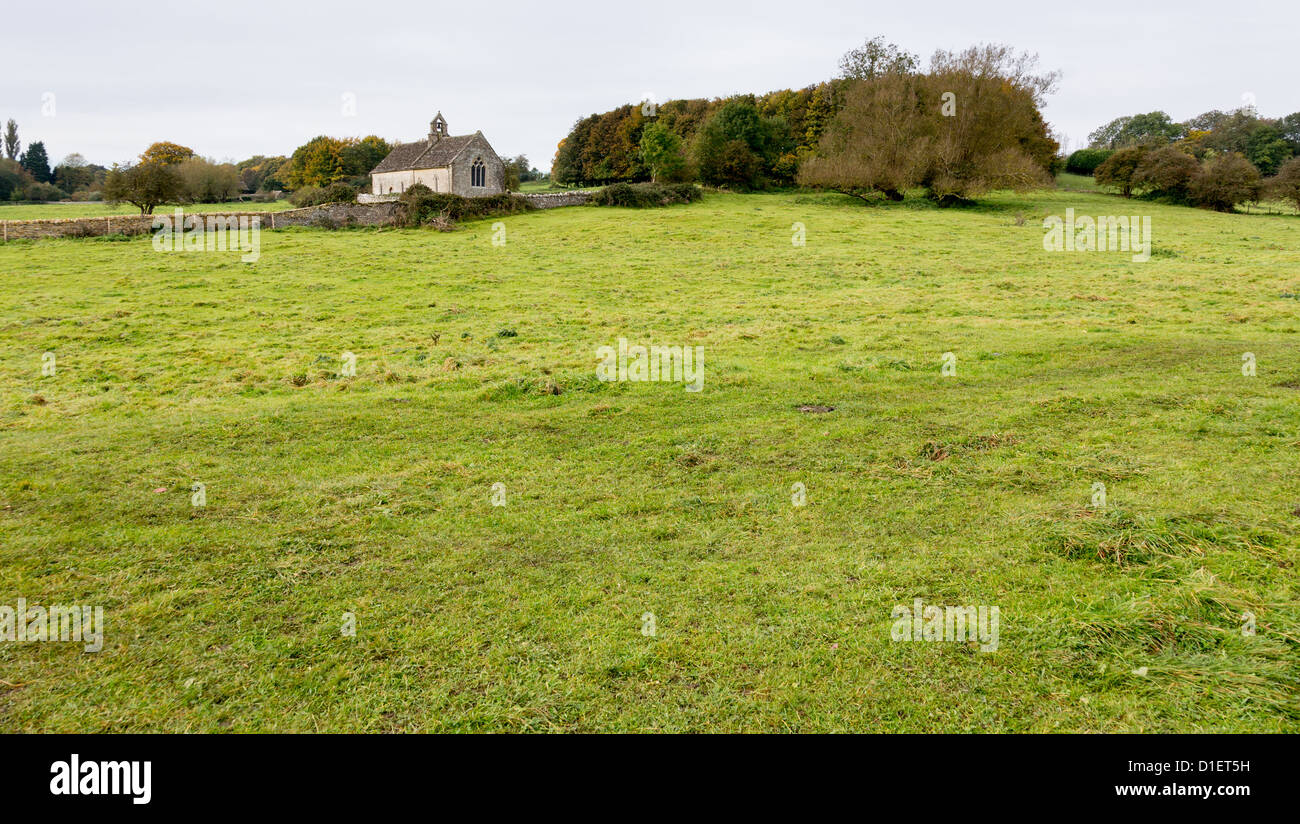 Pfarrkirche St. Oswald in verlassenen Weiler Widford in Oxfordshire in Windrush Tal Stockfoto