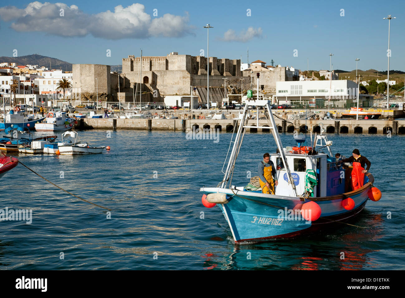 Angeln Boote Hafen und Burg von Guzman el Bueno Tarifa Cadiz Andalusien Spanien Stockfoto