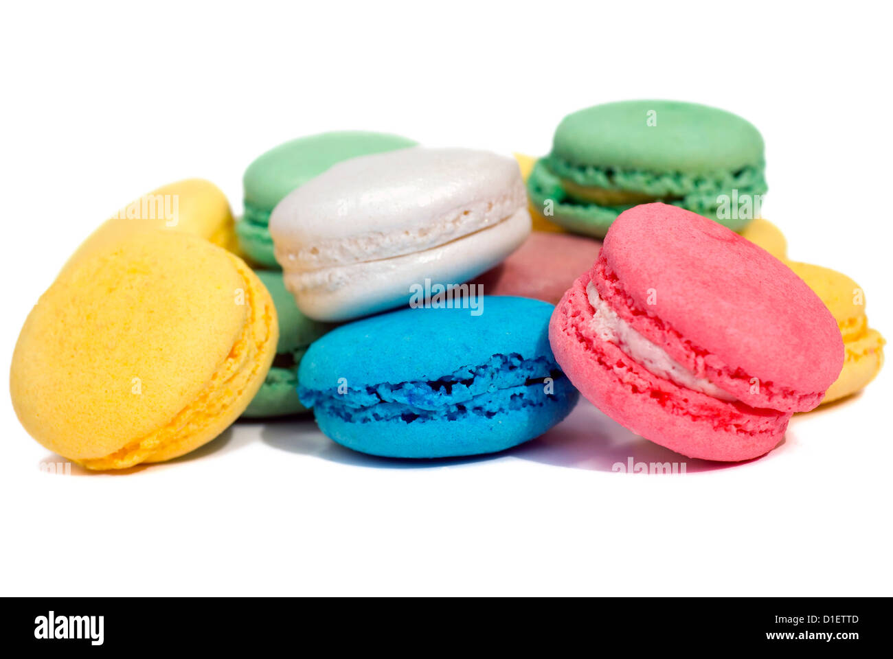 Sammlung von bunten Macarons auf weißem Hintergrund Stockfoto