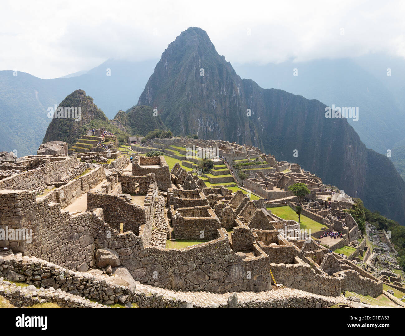 Machu Picchu als Nebel löscht aus dem Berghang Stockfoto