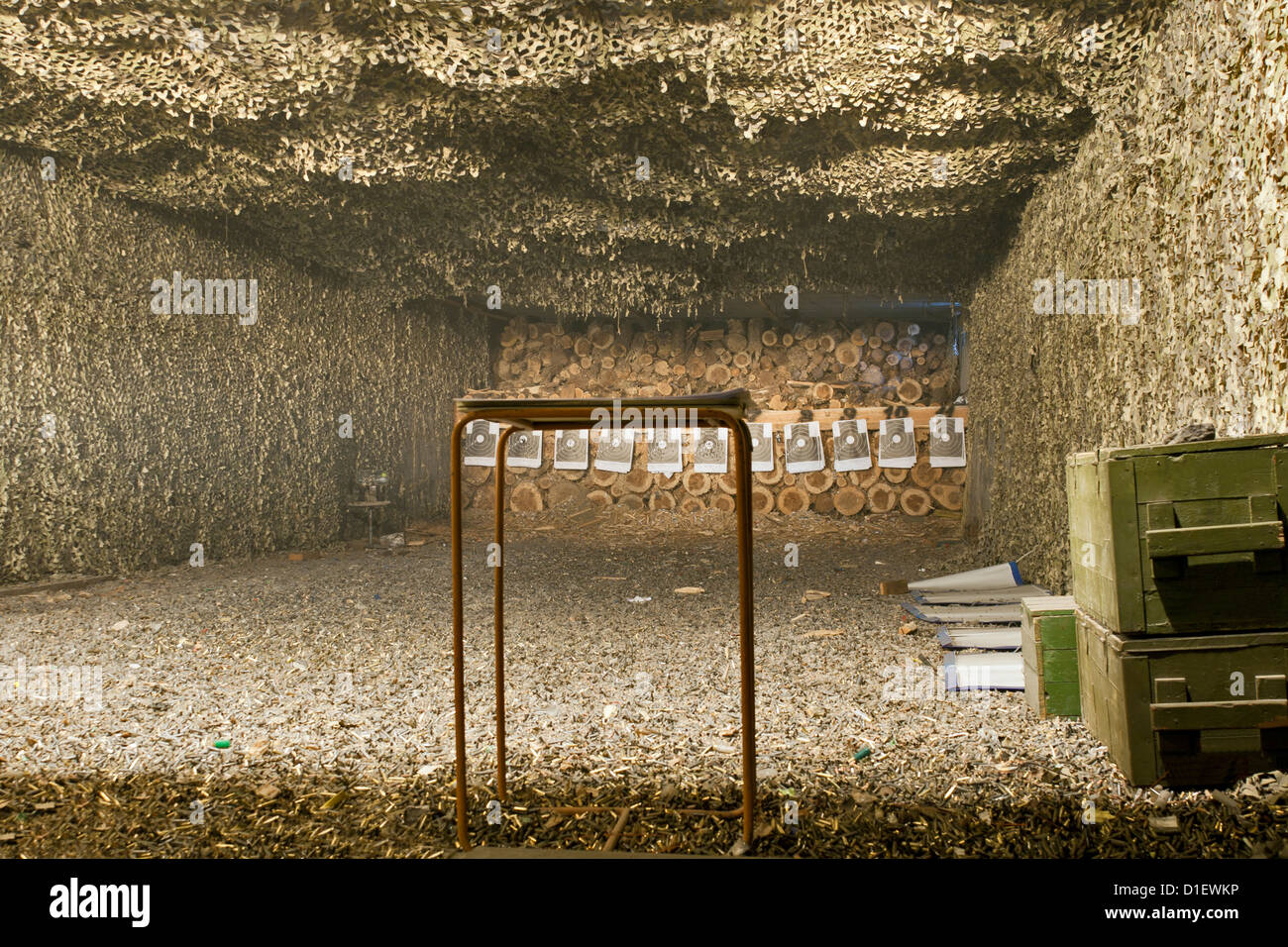 Indoor-Gewehr Schießbude bereit für den Wettbewerb Stockfoto