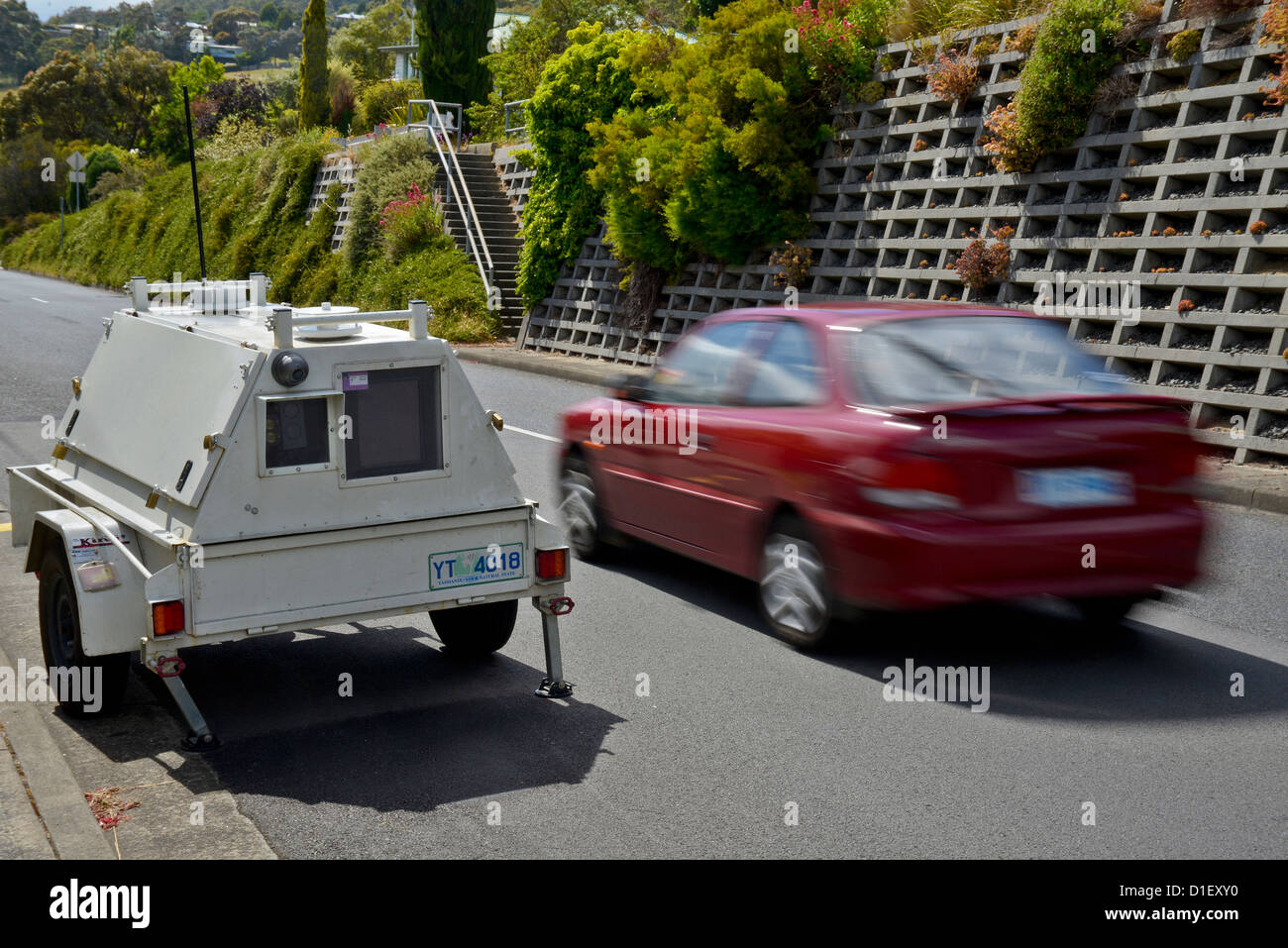 Eine Radarkamera-Geschwindigkeitsfalle der Polizei, verkleidet als Wohnwagen eines Bauunternehmers in Hobart, Tasmanien Stockfoto