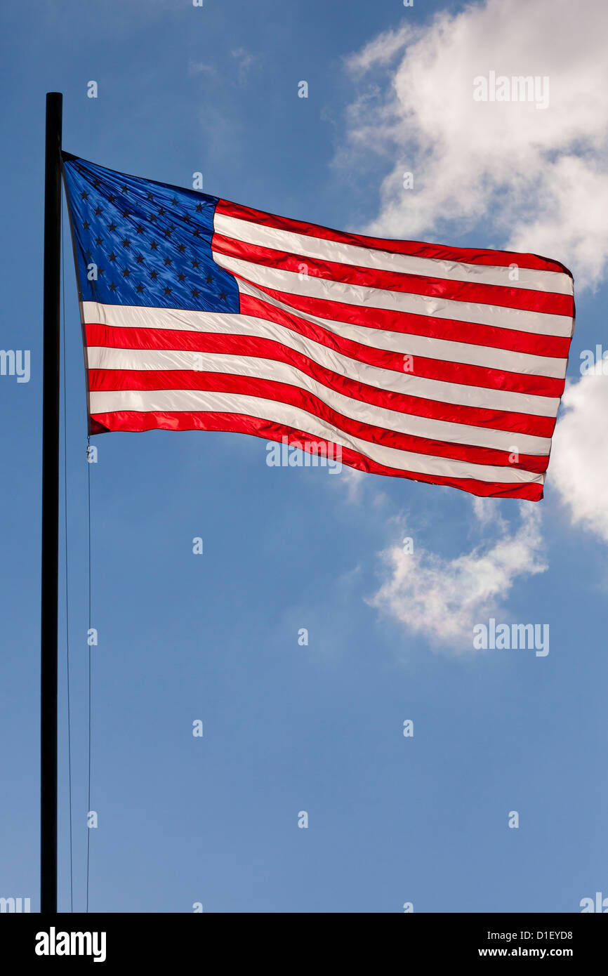 Amerikanische Flagge gegen Himmel Stockfoto