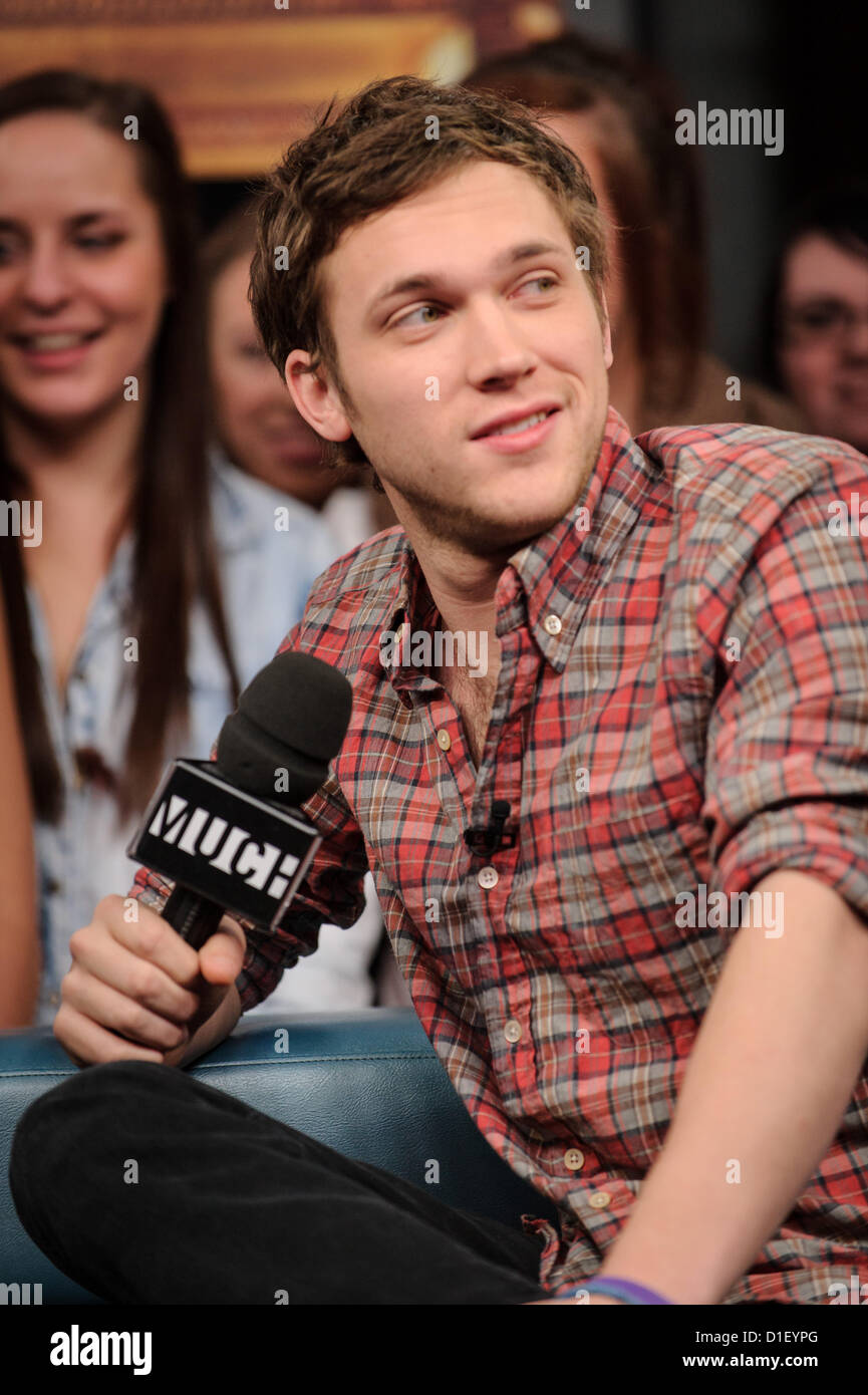 18. Dezember 2012 erschien - Toronto, Ontario, Kanada - der Gewinner der elften Staffel von American Idol (23. Mai 2012), US-amerikanischer Singer-Songwriter PHILLIP PHILLIPS für Interview und kurzen Auftritt bei NEW. MUSIK. LIVE-Studio in Toronto. (Kredit-Bild: © Igor Vidyashev/ZUMAPRESS.com) Stockfoto