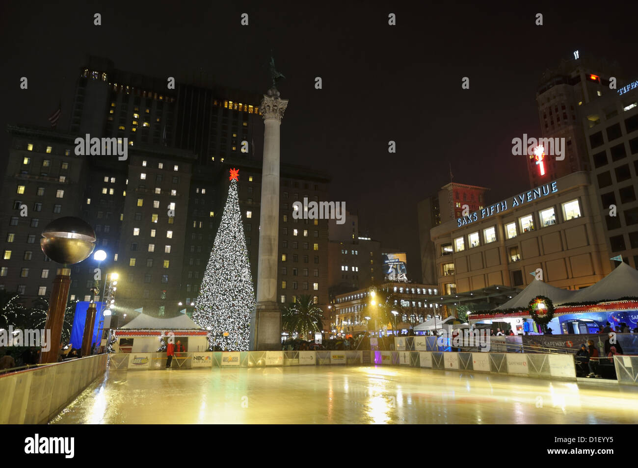 Die Eislaufbahn am Union Square während der Ende Jahr feiern, San Francisco CA Stockfoto