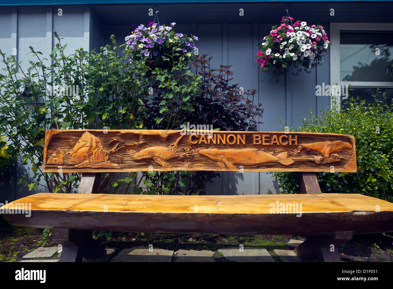 OR00924-00... OREGON - Bank entlang Südstraße Hemlock in Cannon Beach an Oregons Küste. Stockfoto