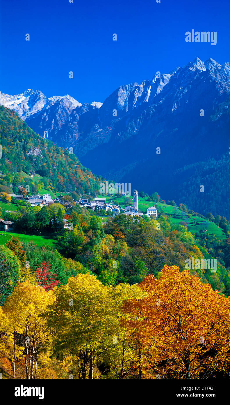 Blick auf Soglio im Herbst, Symbole, Schweiz Stockfoto