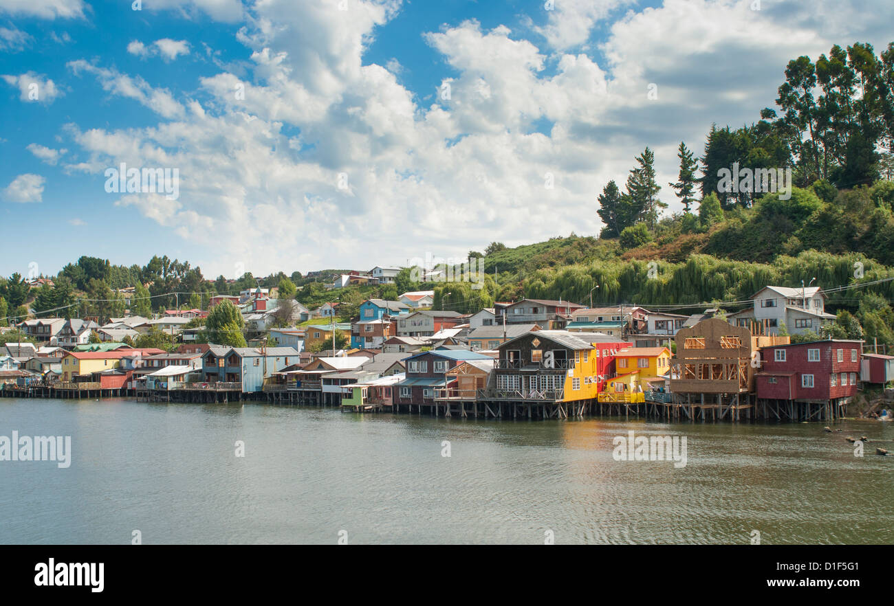 Stelzen über dem Meer in die Stadt Castro, Chiloe Chile Stockfoto