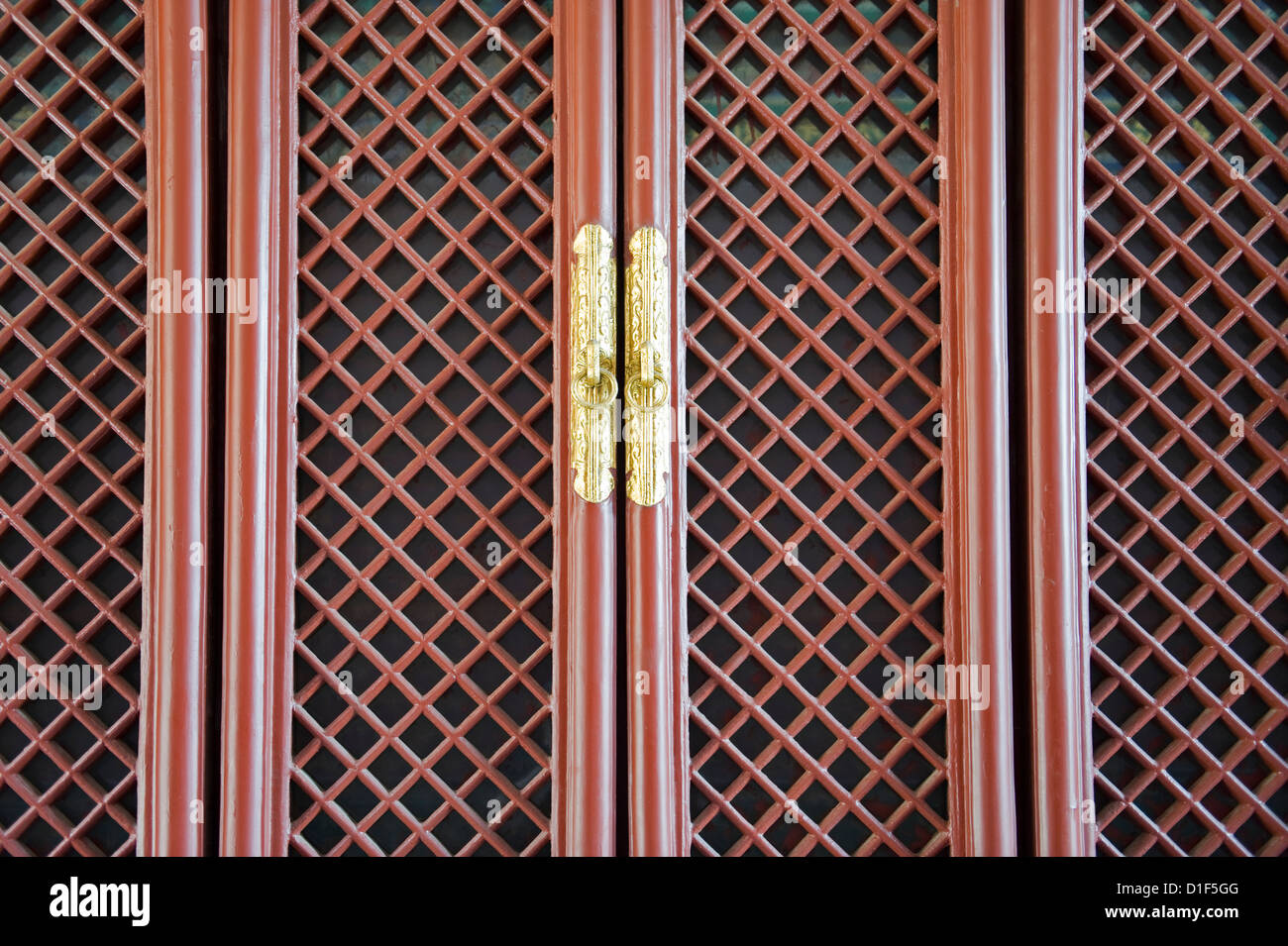 Rote Ziehharmonika Turen Stockfotos Rote Ziehharmonika Turen