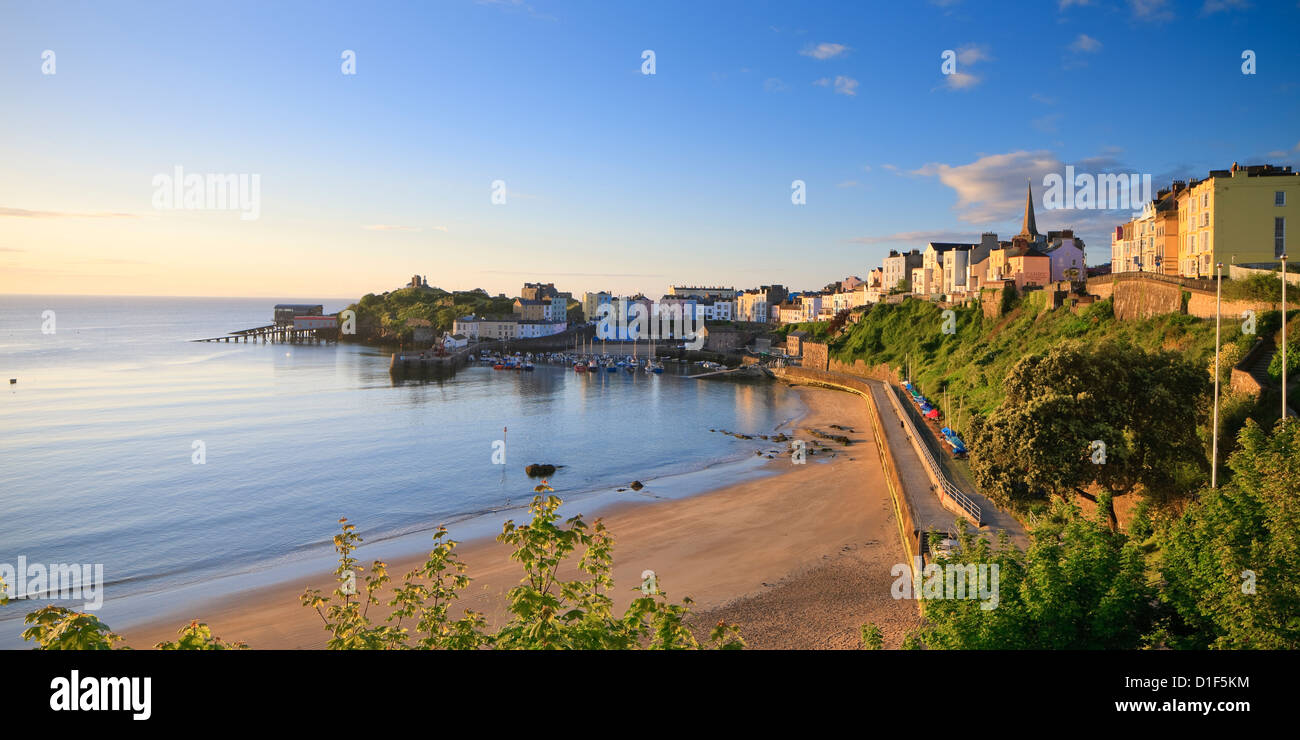 Tenby Hafen Tenby Pembrokeshire Wales im Morgengrauen Stockfoto