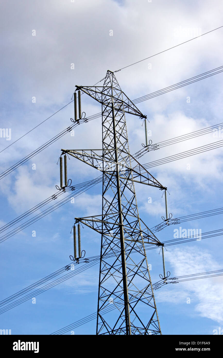 NATIONAL GRID STROMMASTEN und OVERHEAD 400kvKabel. ESSEX UK