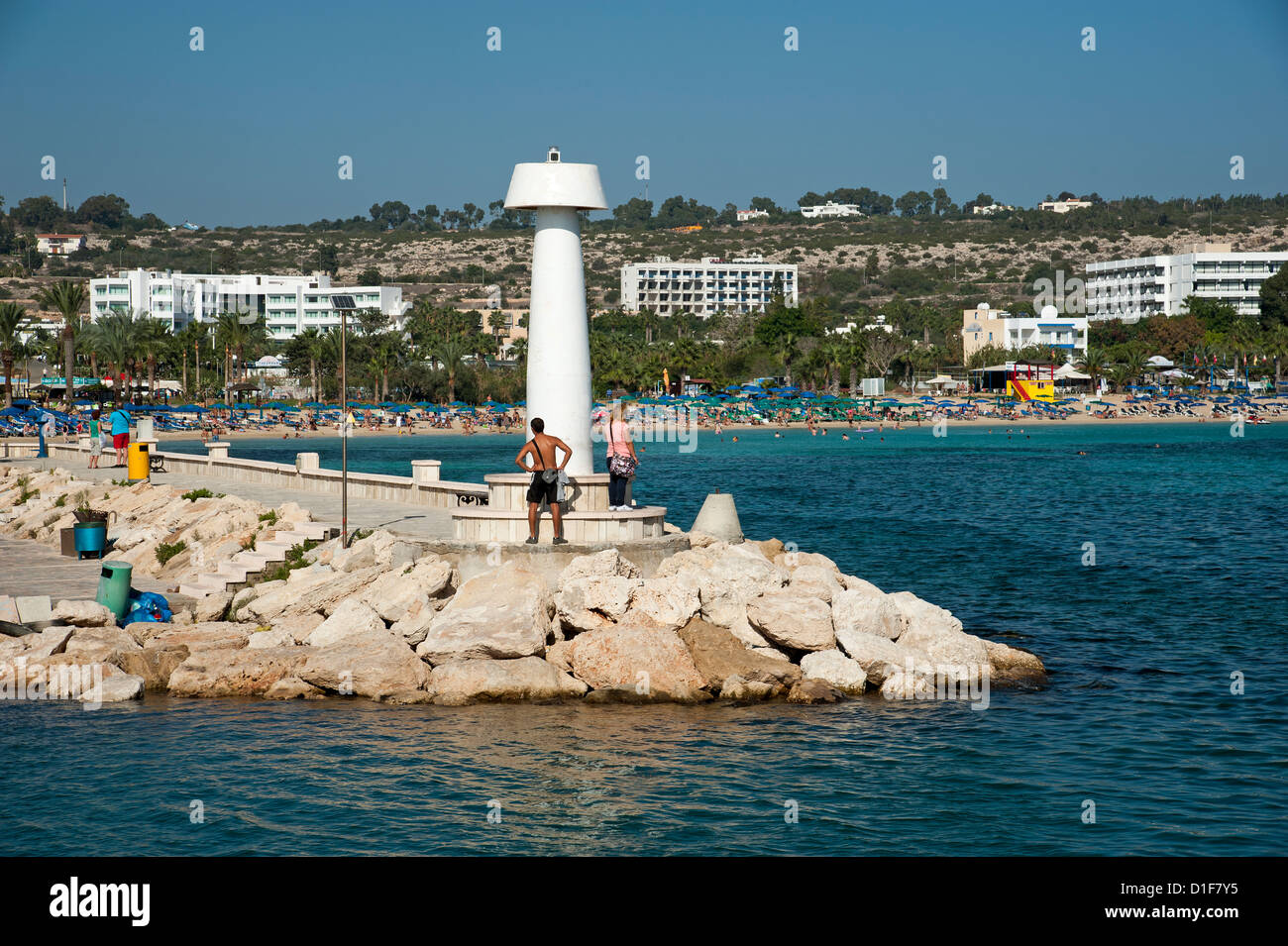 Kleine Fischerboote im Hafen von Agia Napa ein beliebtes Ferienziel greifen südöstlichen Zypern Stockfoto