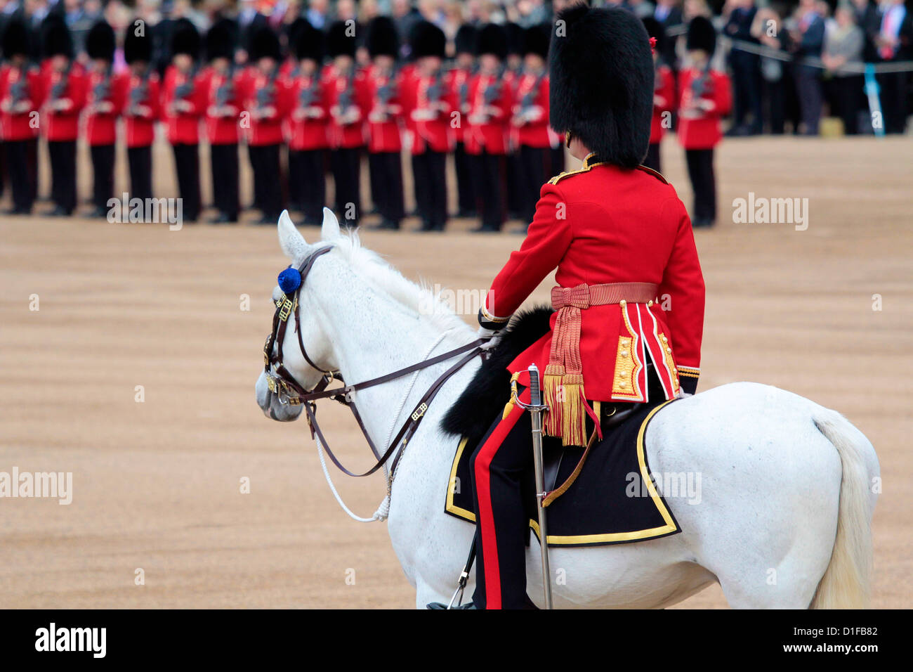 Soldaten beim Trooping die Farbe 2012, die Königin offizielle Birthday Parade, Horse Guards, Whitehall, London, England Stockfoto