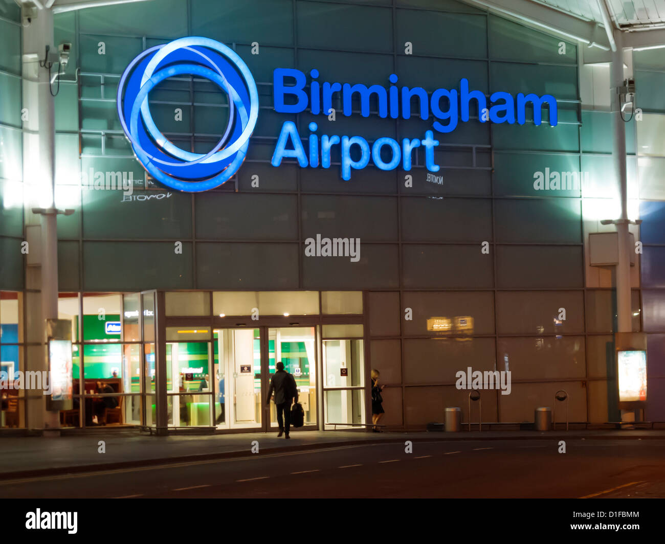 Terminal Building Birmingham International Airport Bickenhill West Midlands England im Abendlicht Stockfoto
