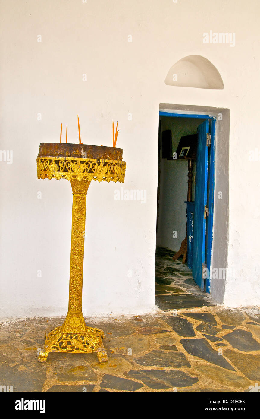 Detail der Kerzenständer vor Nikolaus Kapelle, durch das Meer, Giorpioupolis, Kreta, griechische Inseln, Griechenland, Europa Stockfoto