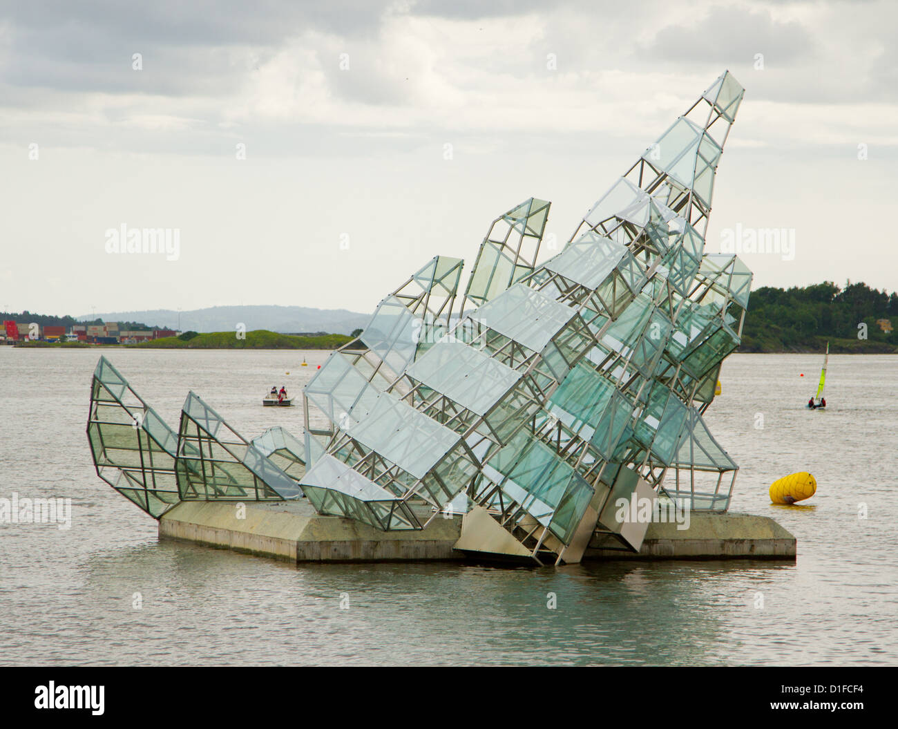 Moderne Skulptur im Meer neben der Oper in Oslo. Stockfoto