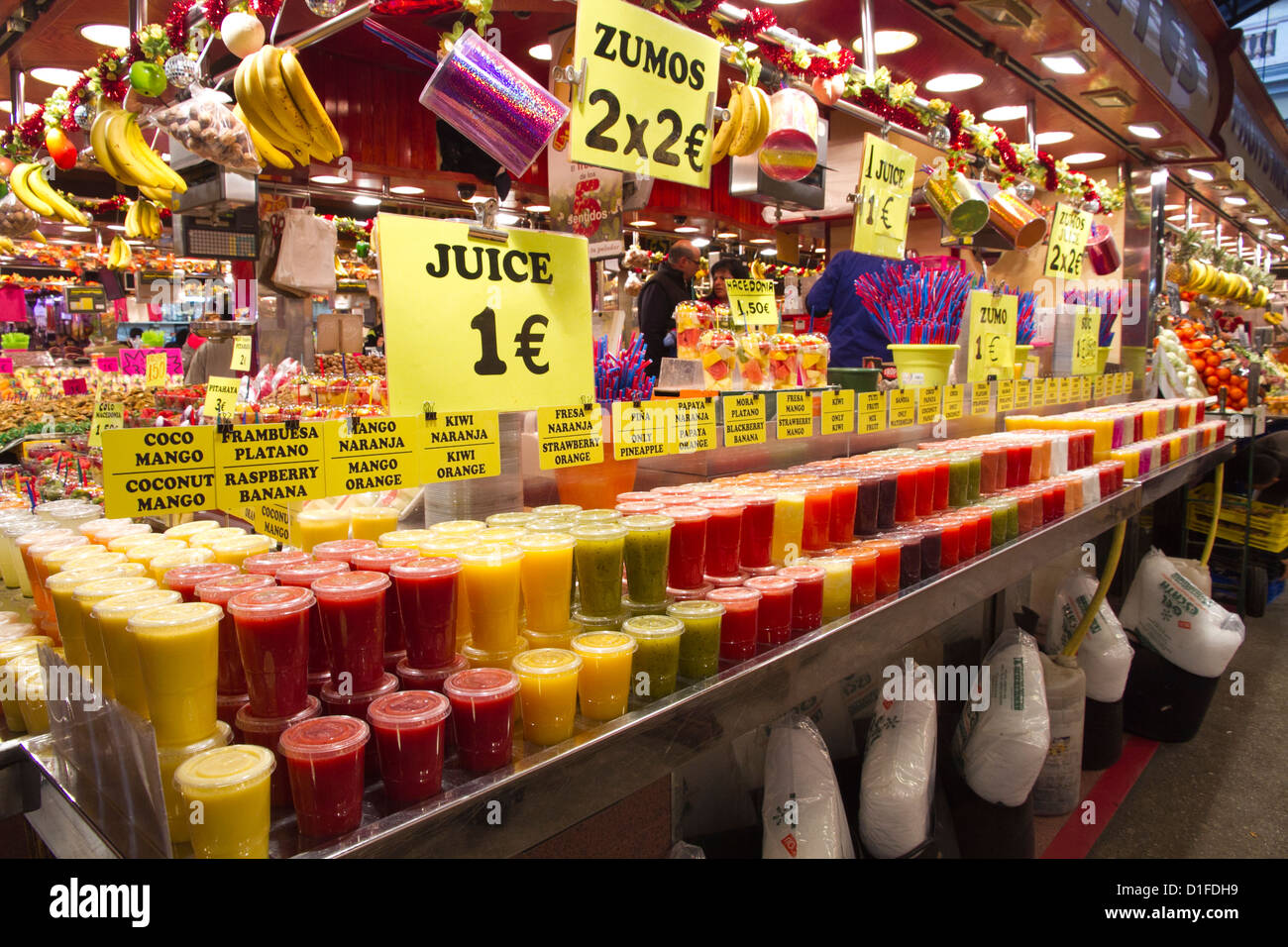 Obst-Säfte stall Markt La Boqueria von Barcelona Catalunya Spanien Stockfoto