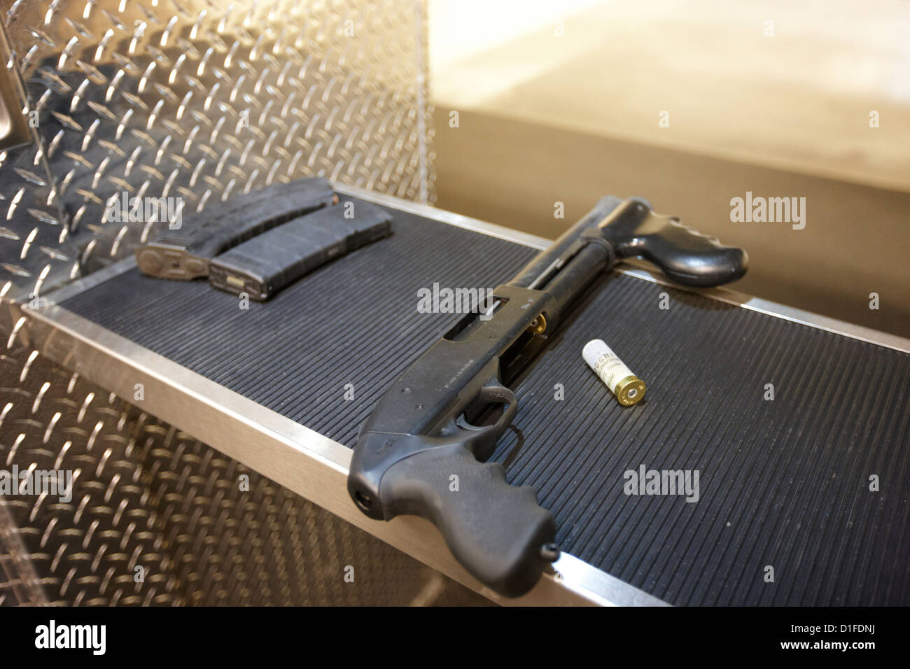 12 gauge Angriff Taktische Schrotflinte auf eine Pistole Bereich in Las Vegas Nevada, usa Stockfoto